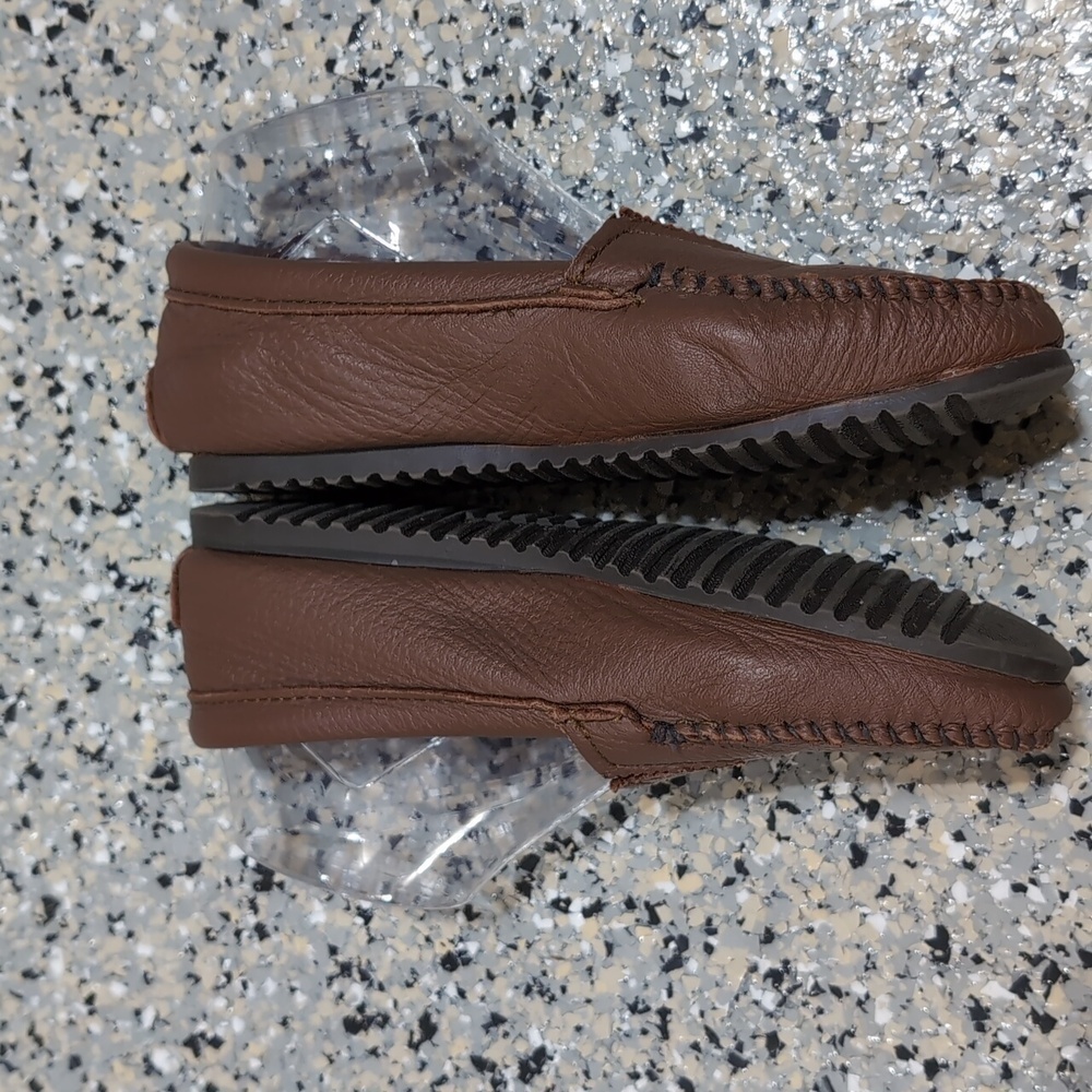 Minnetonka Moccasin Driving Shoe - Picture 2 of 6